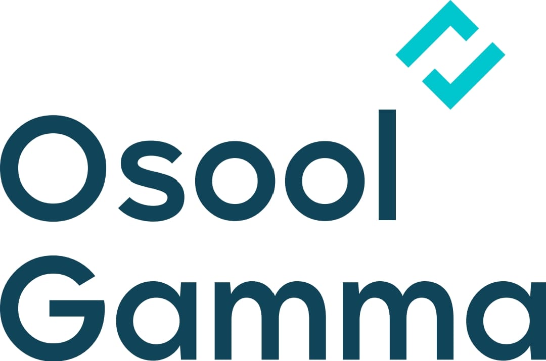 تبسيط عملية التمويل: صورة لمستشار مالي يشرح تفاصيل القروض والتمويل لأحد الزوار في معرض كاش